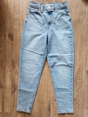 Levi High Waisted Mom Jeans